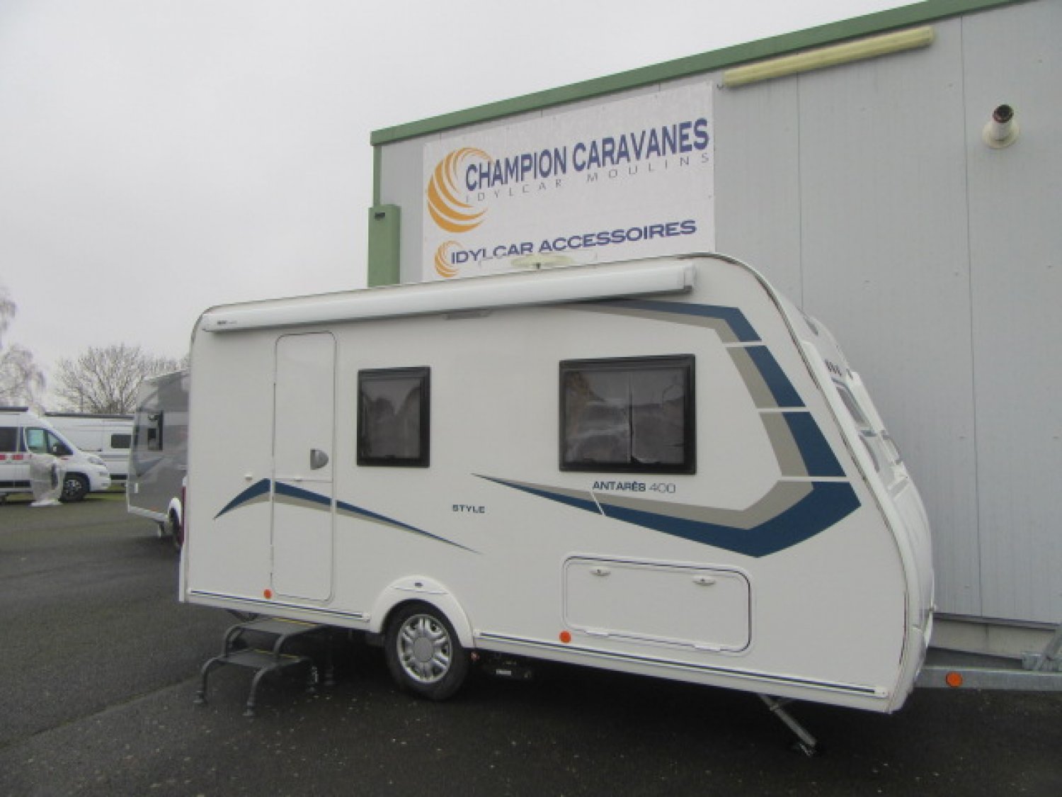 Champion Caravanes et Camping Car - Caravelair ANTARES STYLE 400 à 11 900 €€