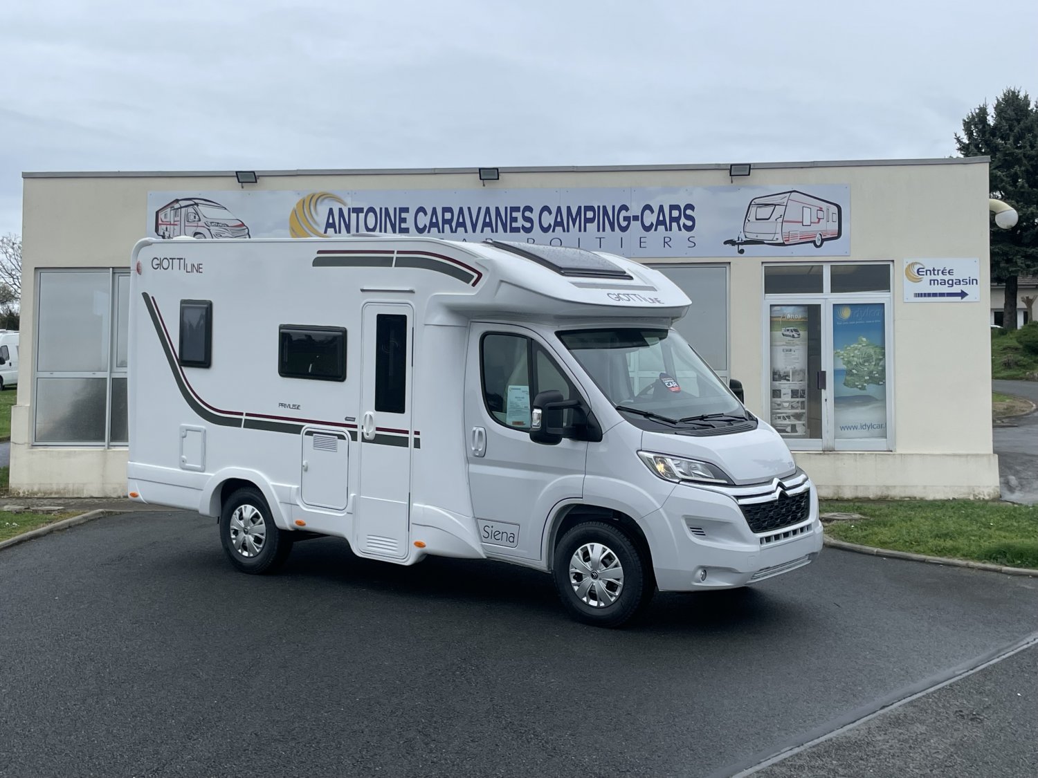 Champion Caravanes et Camping Car - Giottiline SIENA 330 à 66 888 €