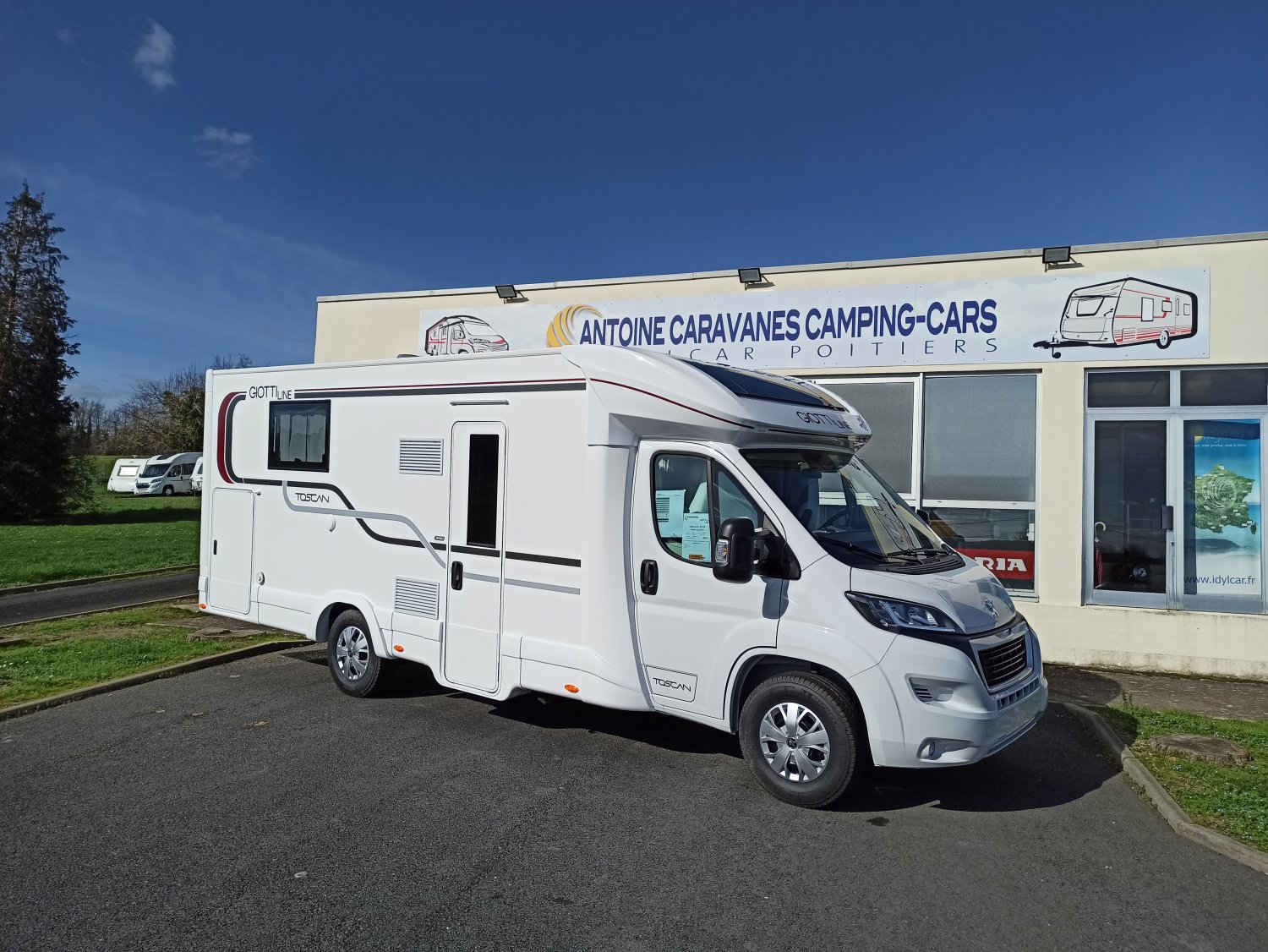 Champion Caravanes et Camping Car - Giottiline TOSCAN 74 NF à 76 556 €