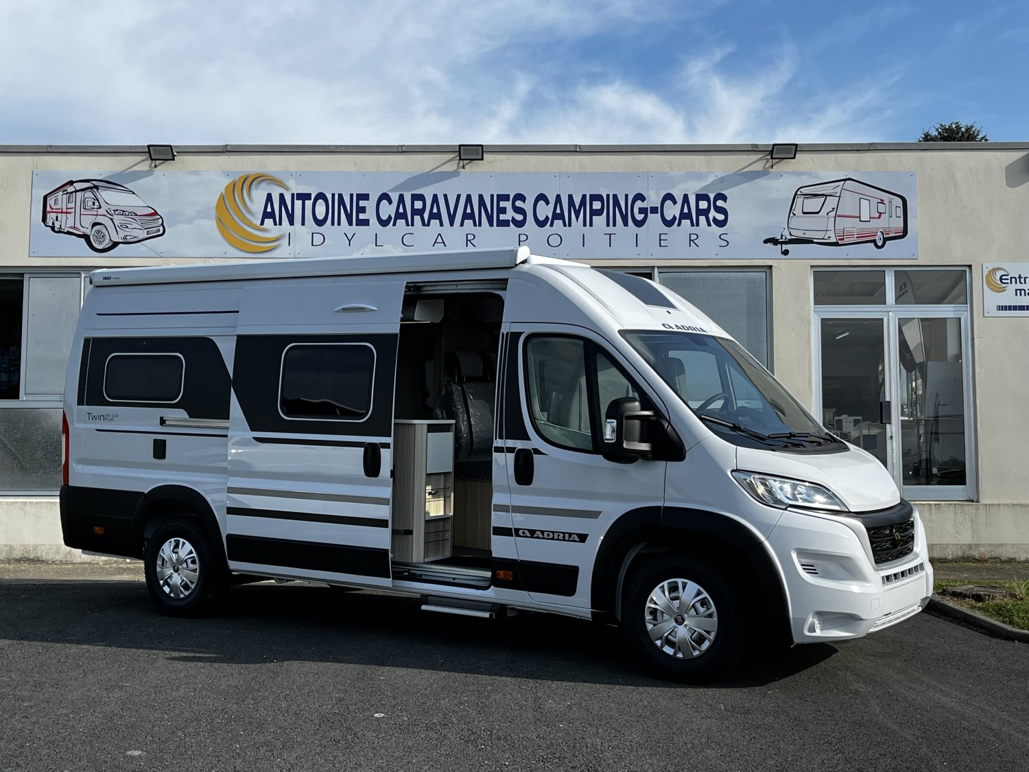 Champion Caravanes et Camping Car - Adria TWIN PLUS 640 SLB à 71 190€