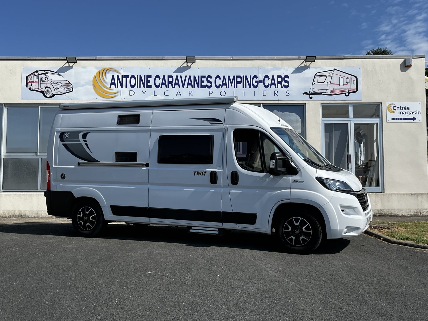 Champion Caravanes et Camping Car - Chausson Twist V 594 à 47 750€