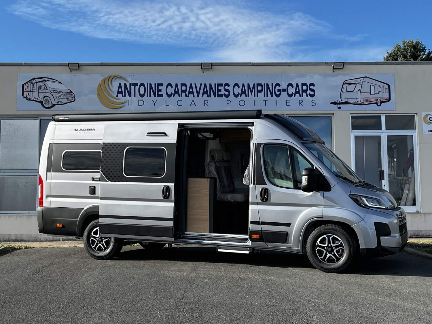 Champion Caravanes et Camping Car - Adria TWIN 640 SLB 60th à 74 390€