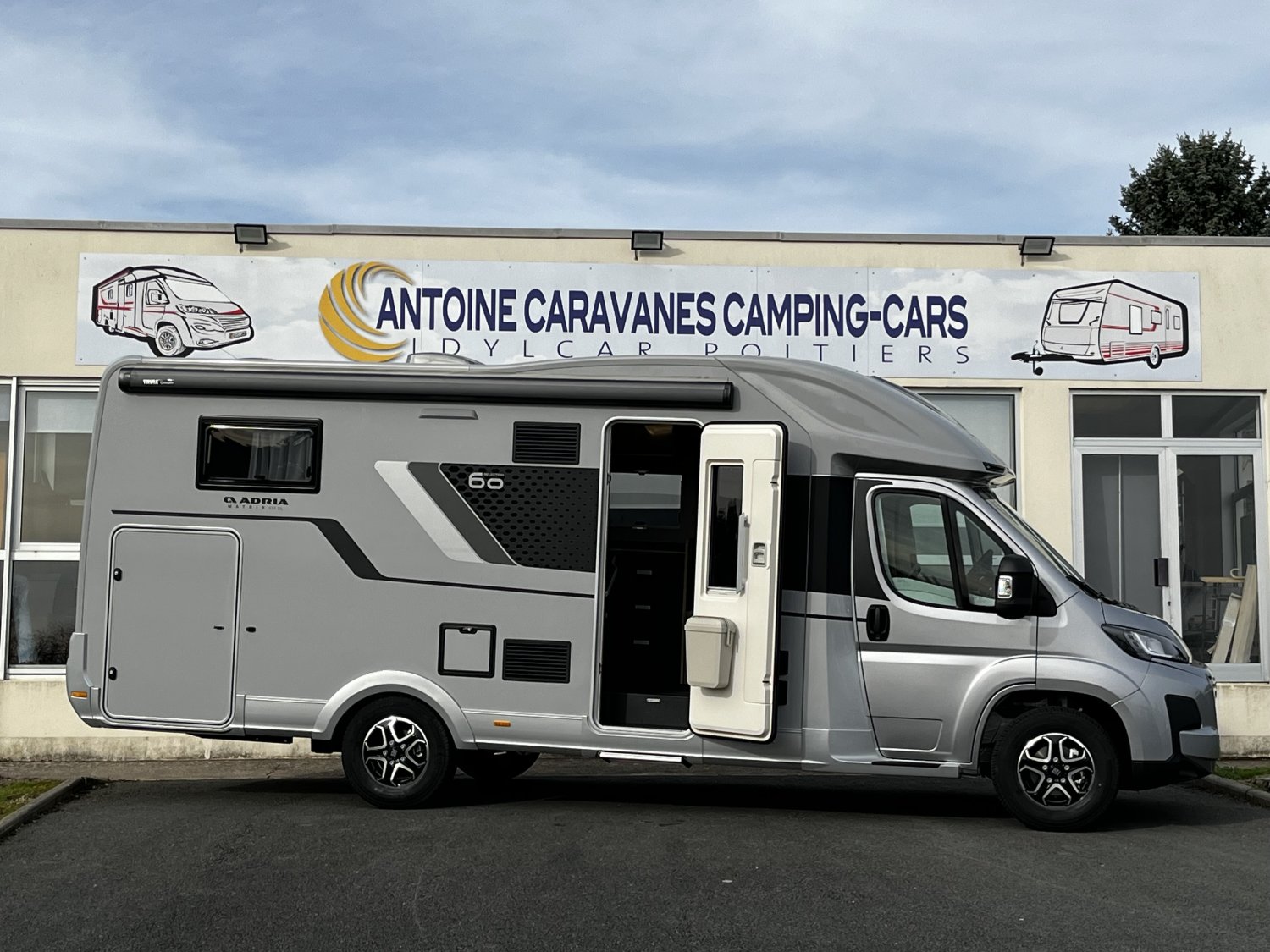 Champion Caravanes et Camping Car - Adria MATRIX 650 DL 60th à 85 390€