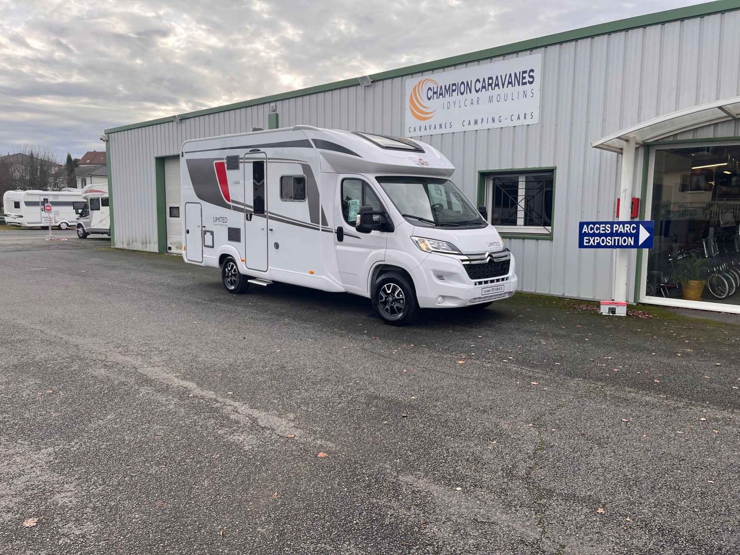 Champion Caravanes et Camping Car - Burstner LYSEO 684 G à 76 760 €
