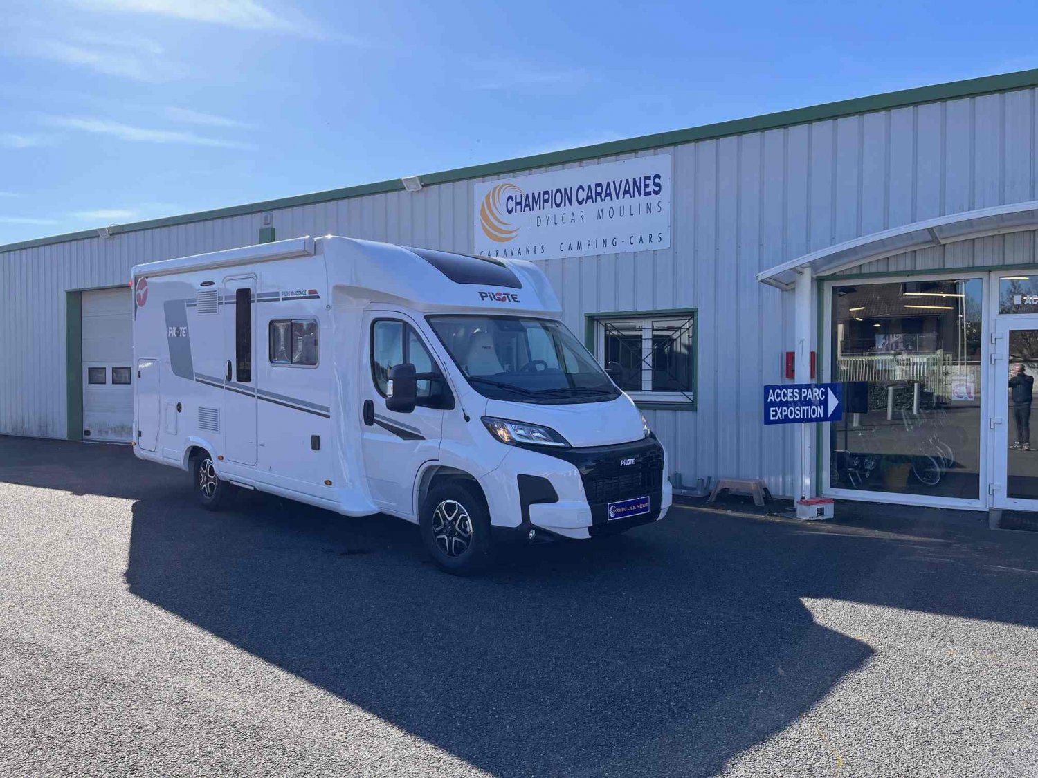 Champion Caravanes et Camping Car - Pilote P 690 à 77 650 €