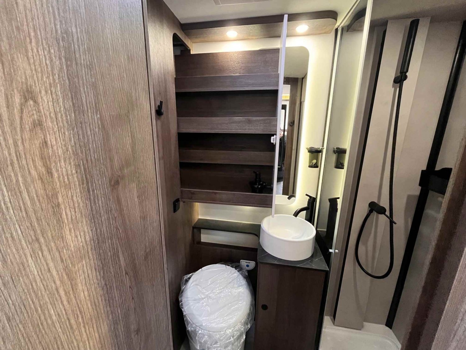 Champion Caravanes et Camping Car BENIMAR TESSORO 483 Benimar