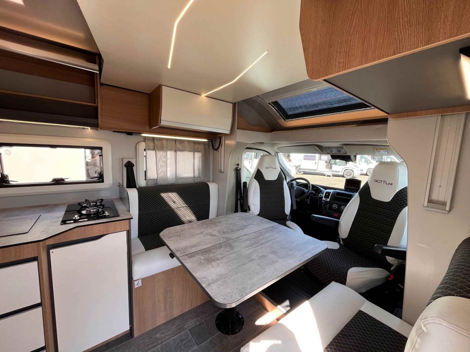 Champion Caravanes et Camping Car GIOTTILINE TOSCAN 74 NF Giottiline