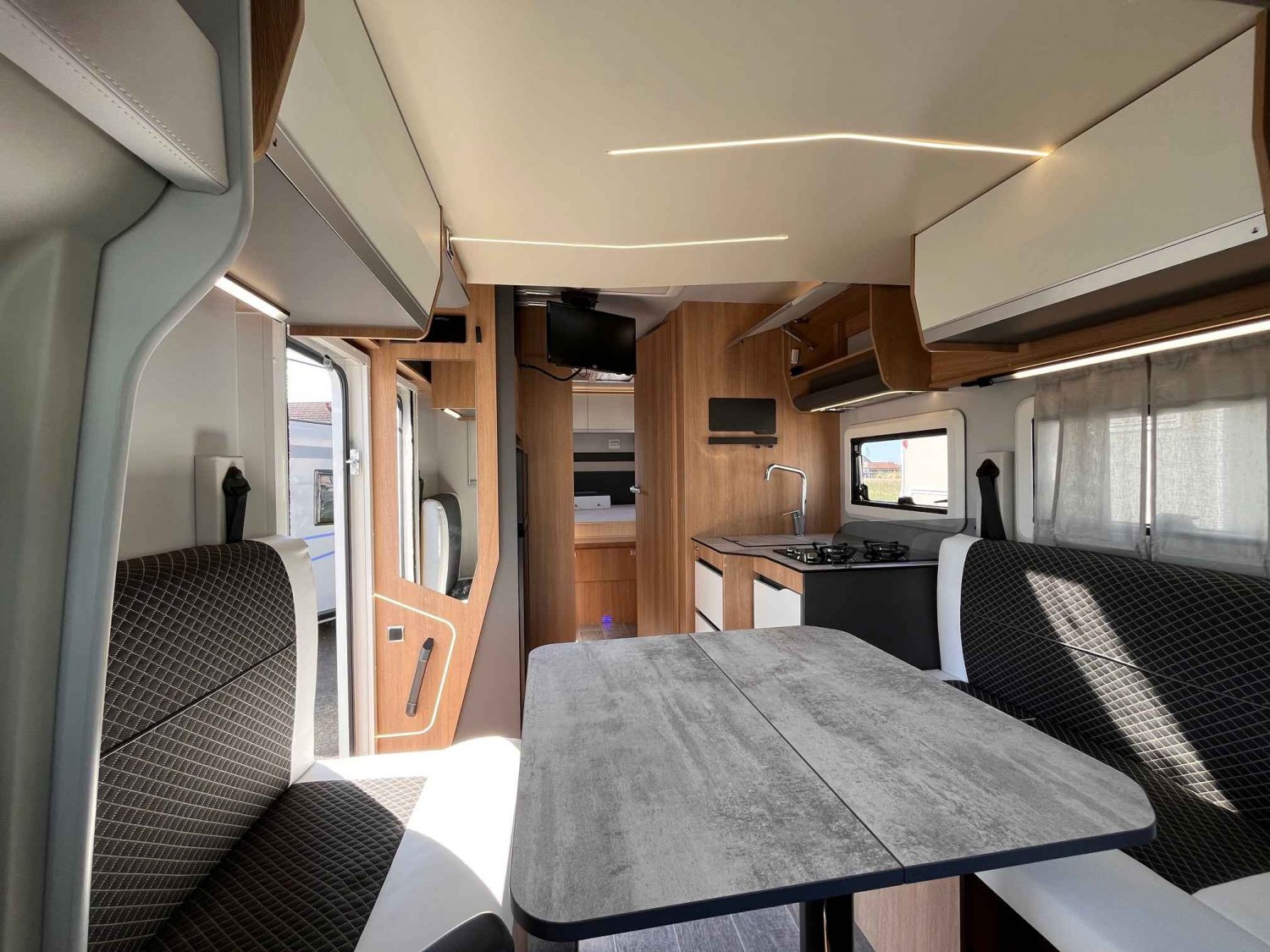 Champion Caravanes et Camping Car GIOTTILINE TOSCAN 74 NF Giottiline