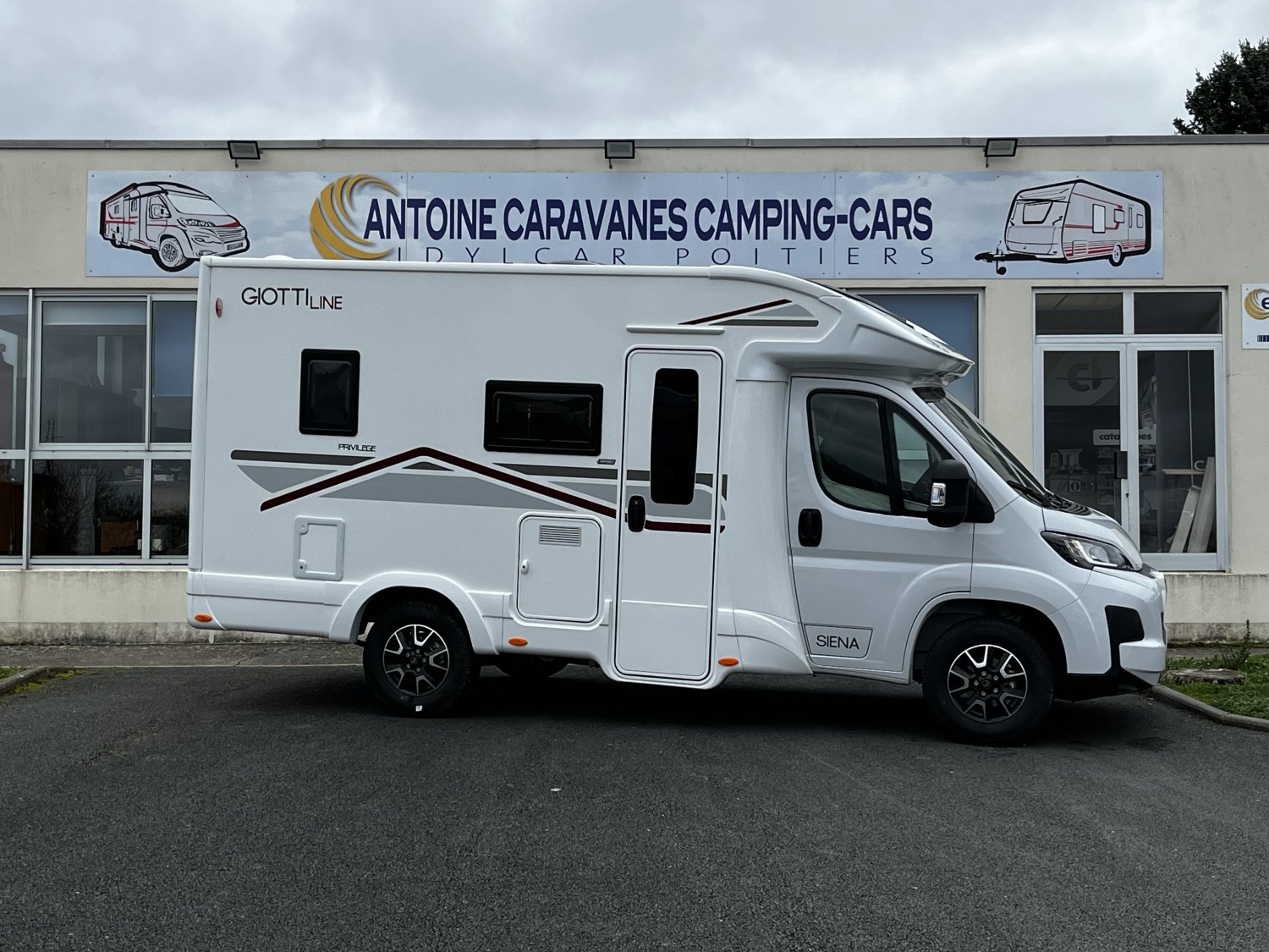 Champion Caravanes et Camping Car - Giottiline SIENA 330 à 63 996&euro;
