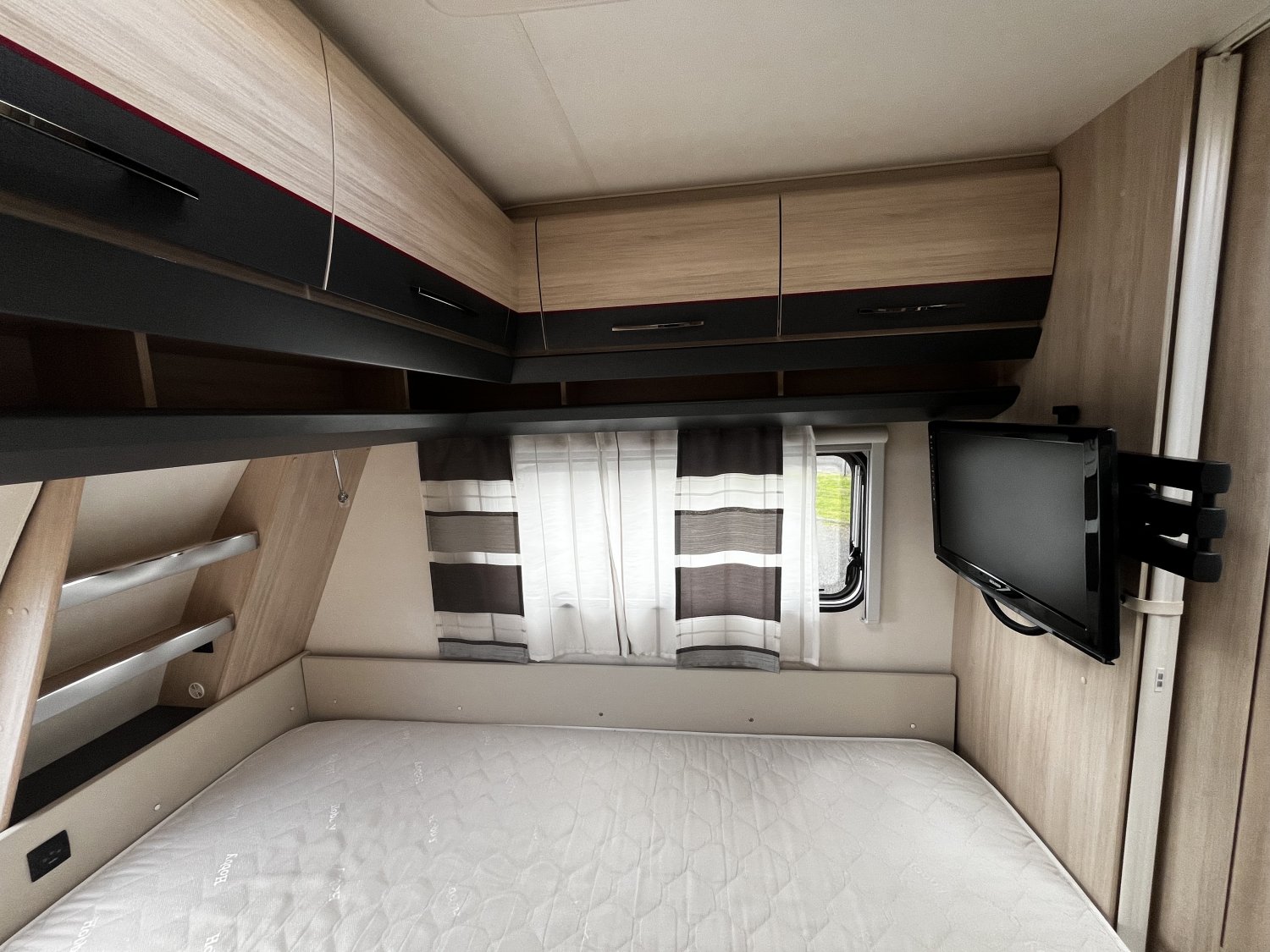 Champion Caravanes et Camping Car De Luxe Edition 460 UFe Hobby