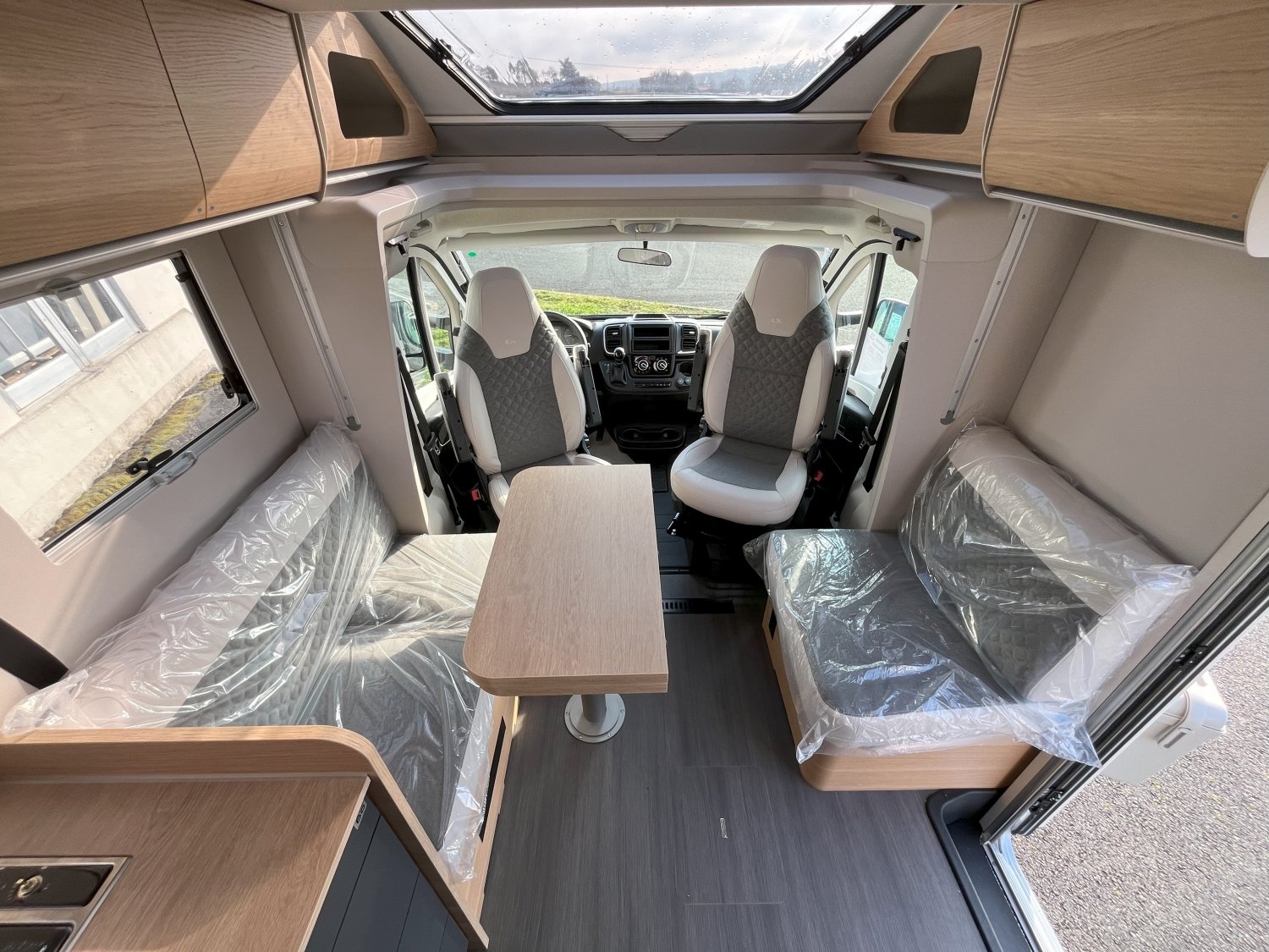 Champion Caravanes et Camping Car MATRIX 650 DC 60th Adria