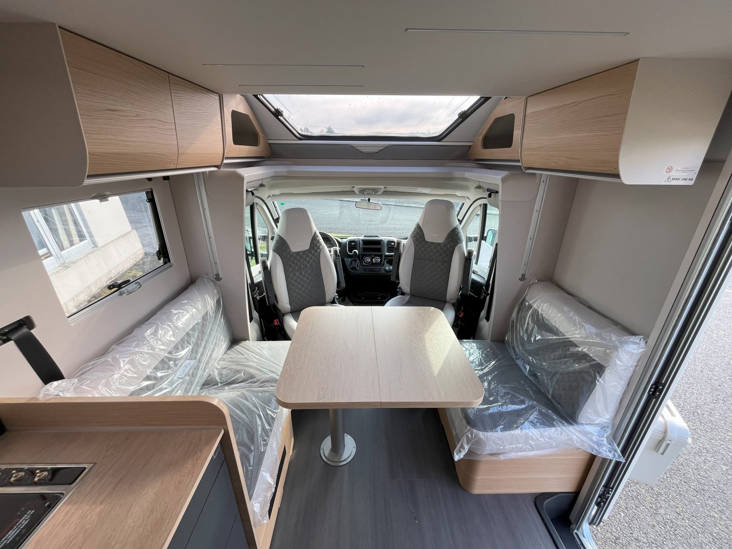 Champion Caravanes et Camping Car MATRIX 650 DC 60th Adria