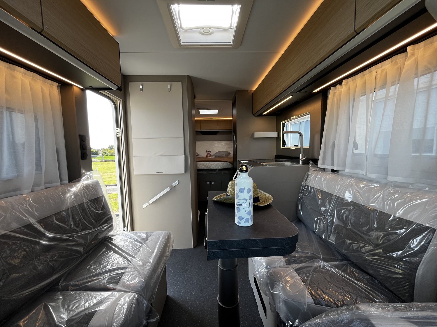 Champion Caravanes et Camping Car COMPACT DC Adria