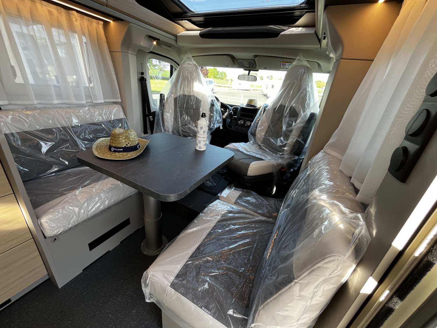Champion Caravanes et Camping Car COMPACT DC Adria