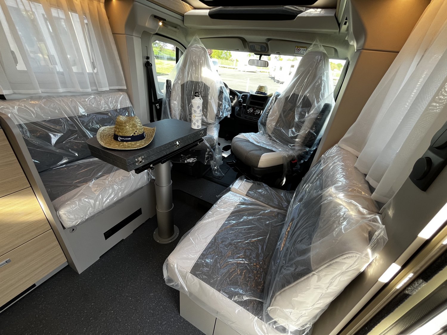 Champion Caravanes et Camping Car COMPACT DC Adria