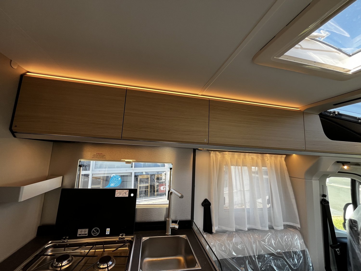 Champion Caravanes et Camping Car COMPACT DC Adria