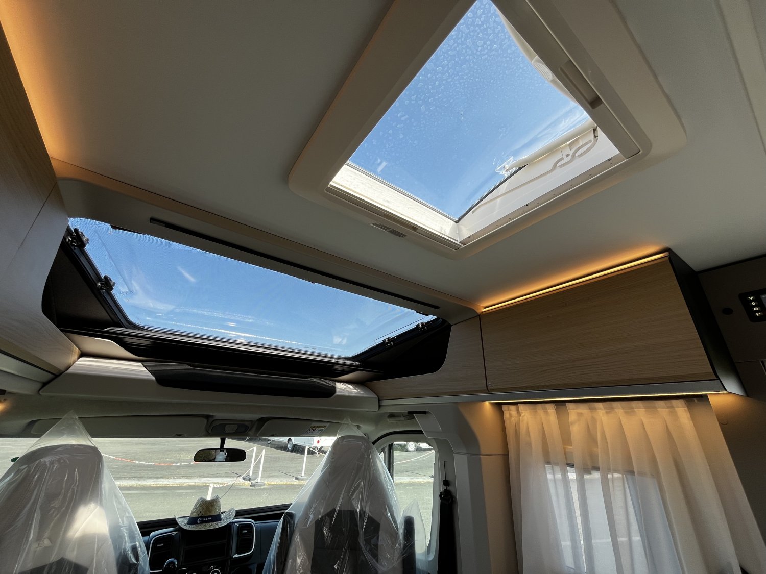 Champion Caravanes et Camping Car COMPACT DC Adria