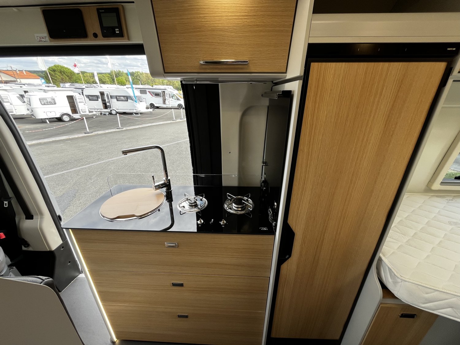 Champion Caravanes et Camping Car DUOVAN SEJOUR Font Vend&ocirc;me