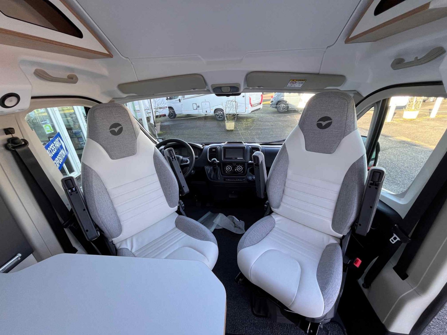 Champion Caravanes et Camping Car V600G - EVIDENCE Pilote