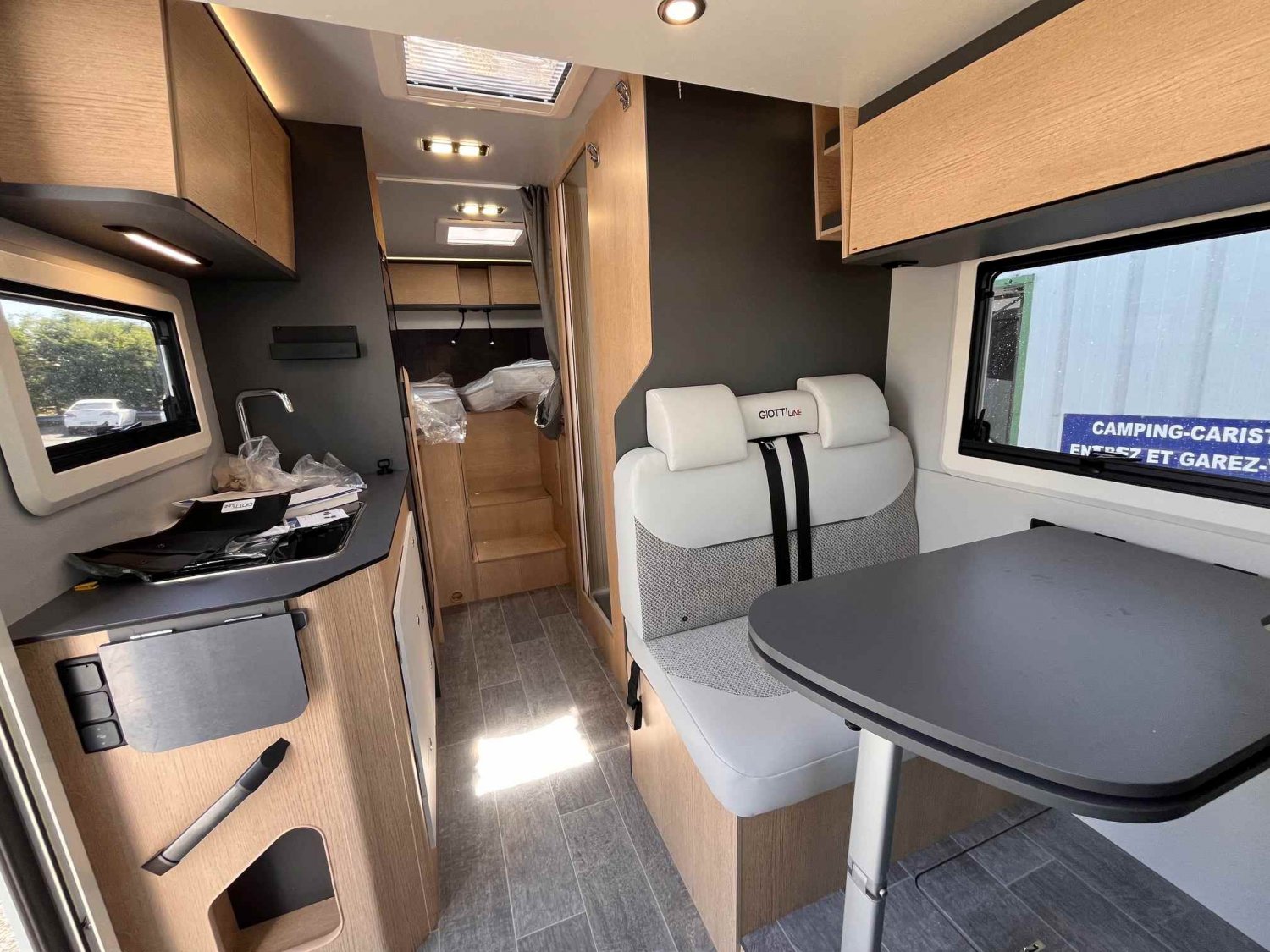 Champion Caravanes et Camping Car COMPACT CX66 PREMIERE EDITION Giottiline
