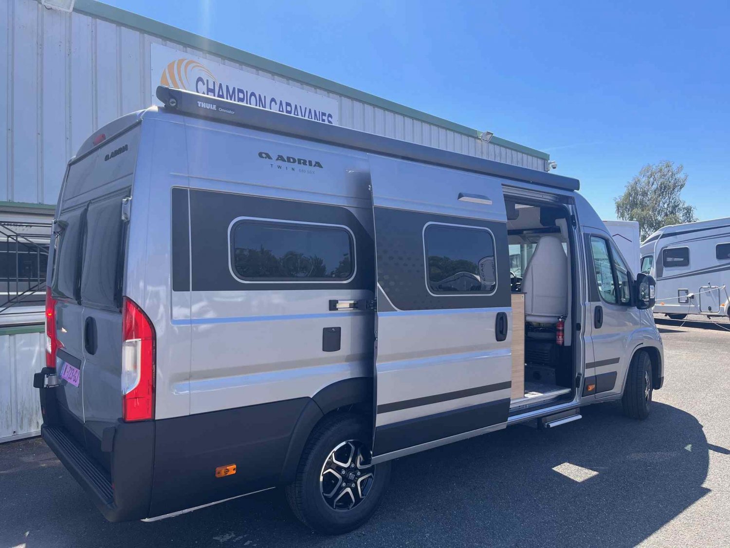Champion Caravanes et Camping Car TWIN 640 SGX 60 Years Adria