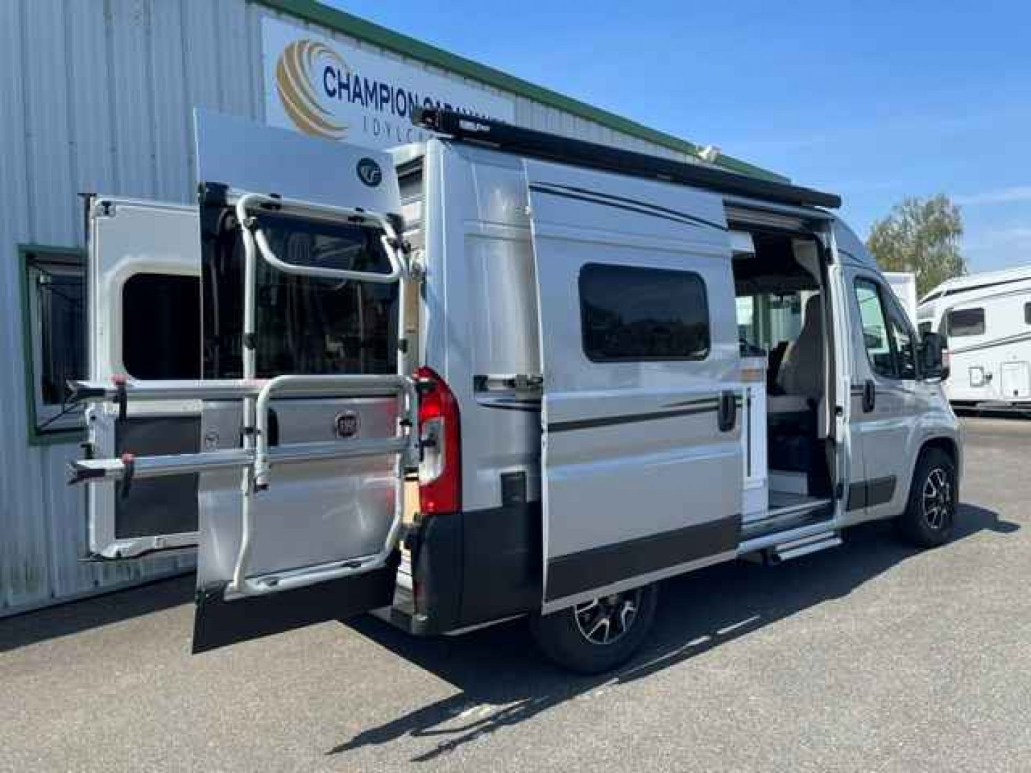 Champion Caravanes et Camping Car RANDO CAMP SEJOUR Font Vend&ocirc;me