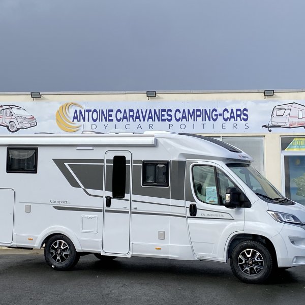 Champion Caravanes et Camping Car COMPACT AXESS DL Adria