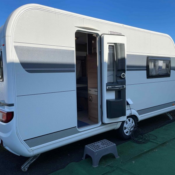 Champion Caravanes et Camping Car HOBBY 460 SFF DE LUXE RIGIDE Hobby