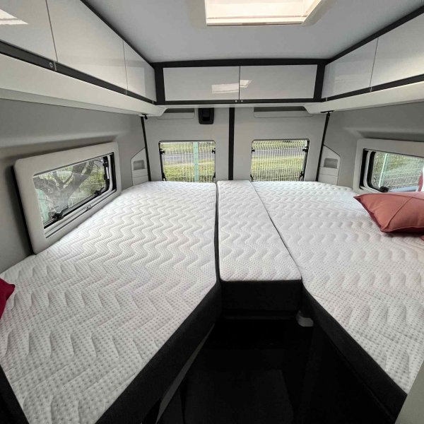 Champion Caravanes et Camping Car TWIN SUPREME 640 SLB Adria