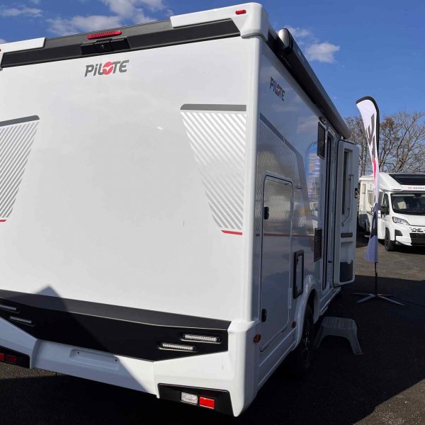 Champion Caravanes et Camping Car A 656 D ATLAS EDITION Pilote