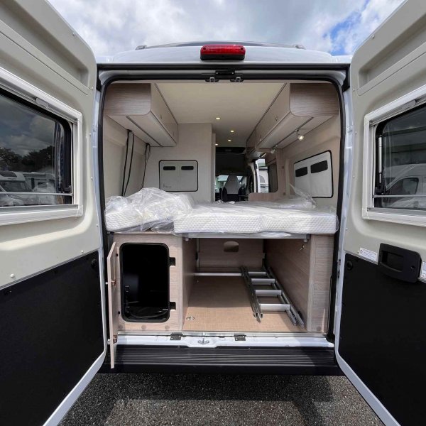 Champion Caravanes et Camping Car CAMPEO C 600 BLACK FOREST Burstner