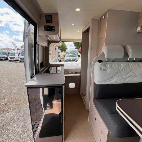 Champion Caravanes et Camping Car CAMPEO C 600 BLACK FOREST Burstner