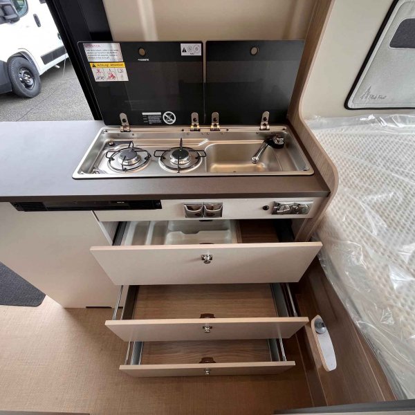 Champion Caravanes et Camping Car CAMPEO C 600 BLACK FOREST Burstner