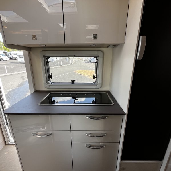 Champion Caravanes et Camping Car LINEO ACTIVE T690G Burstner
