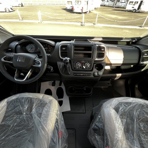 Champion Caravanes et Camping Car TWIN 640 SLB 60th Adria