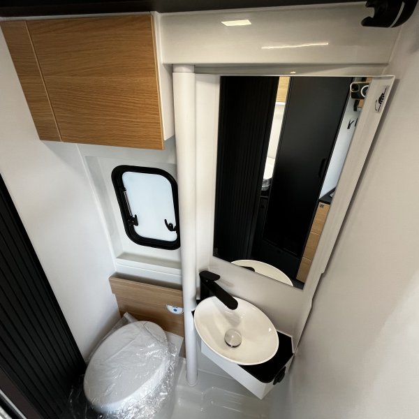 Champion Caravanes et Camping Car TWIN 640 SLB 60th Adria