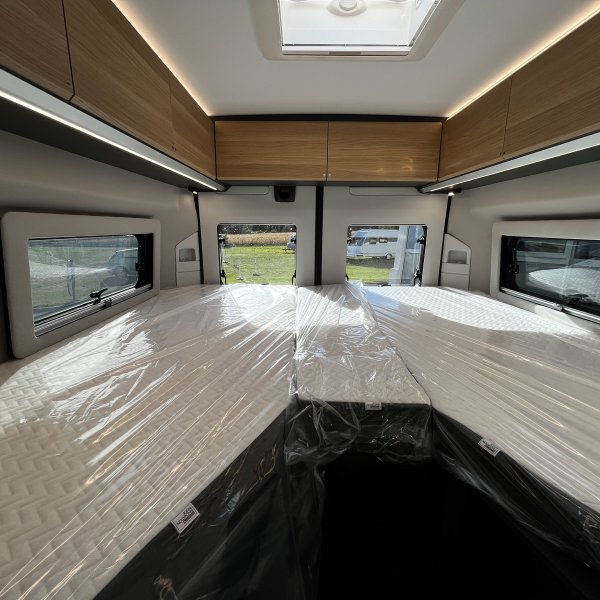 Champion Caravanes et Camping Car TWIN 640 SLB 60th Adria