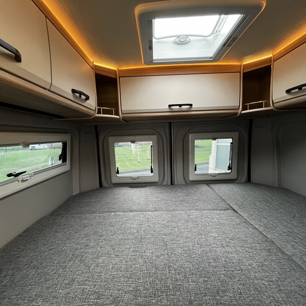 Champion Caravanes et Camping Car SUMMIT 600 PLUS FRENCH EDITION Possl