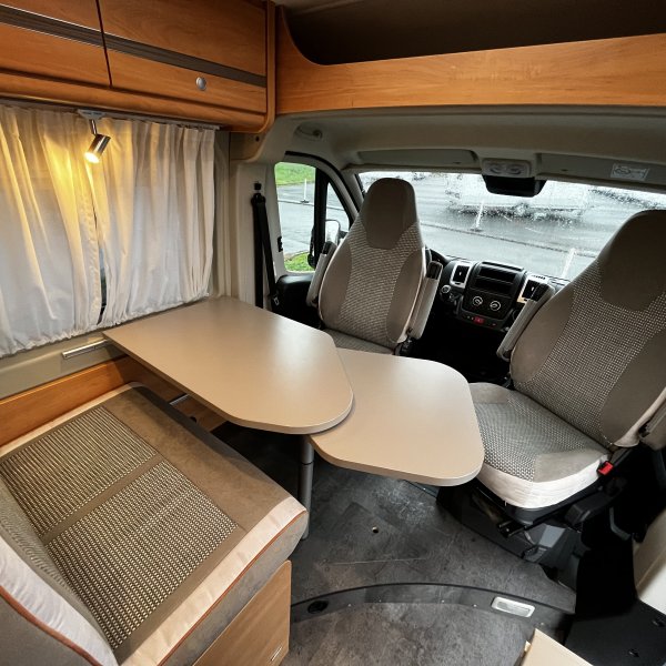 Champion Caravanes et Camping Car 2 WIN PLUS Possl