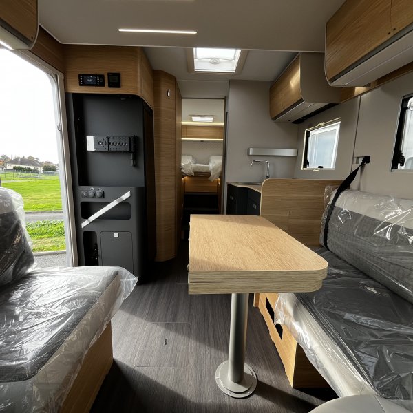 Champion Caravanes et Camping Car MATRIX 650 DL 60th Adria