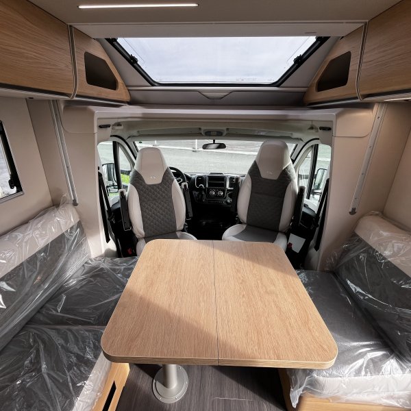 Champion Caravanes et Camping Car MATRIX 650 DL 60th Adria