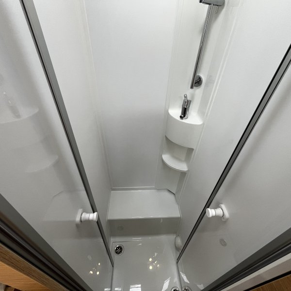 Champion Caravanes et Camping Car MATRIX 650 DL 60th Adria