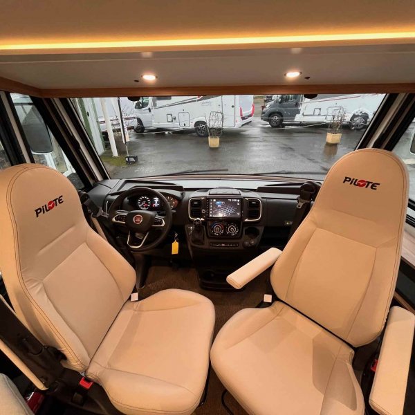 Champion Caravanes et Camping Car PILOTE G 740 FC EVIDENCE Pilote