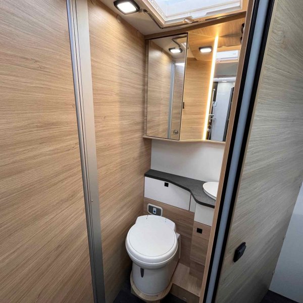 Champion Caravanes et Camping Car CHALLENGER 318 ANNIVERSAIRE Challenger