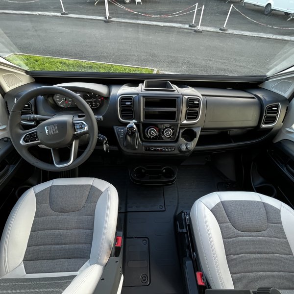 Champion Caravanes et Camping Car TWIN 640 SGX 60th Adria