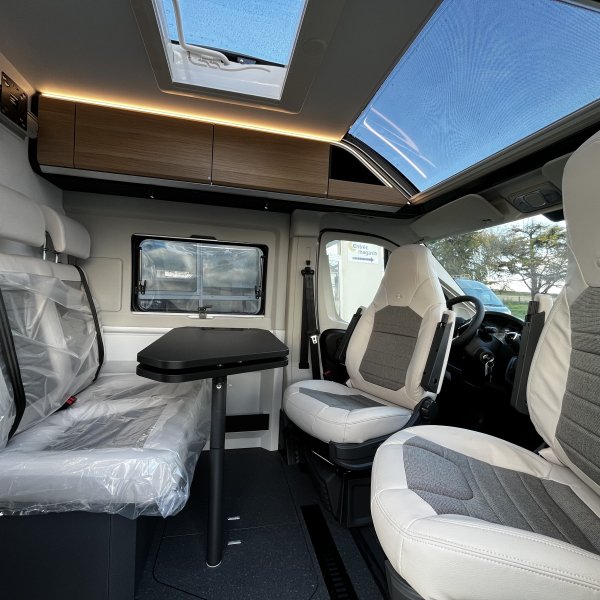 Champion Caravanes et Camping Car TWIN 640 SGX 60th Adria