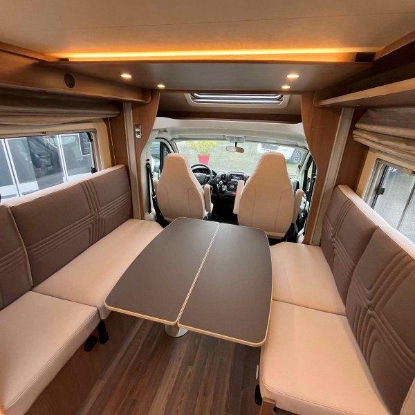 Champion Caravanes et Camping Car LYSEO 684 G Burstner