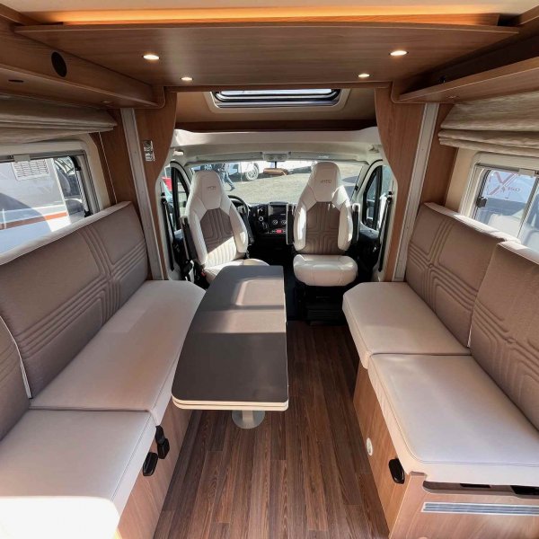 Champion Caravanes et Camping Car LYSEO 684 G Burstner