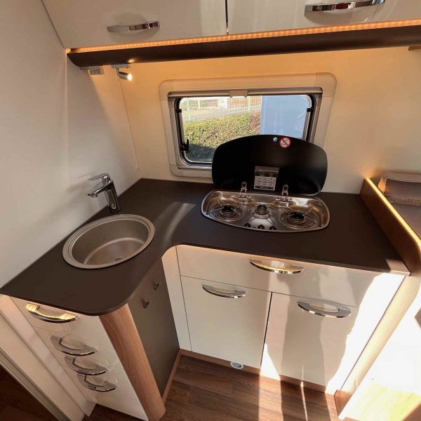 Champion Caravanes et Camping Car LYSEO 684 G Burstner