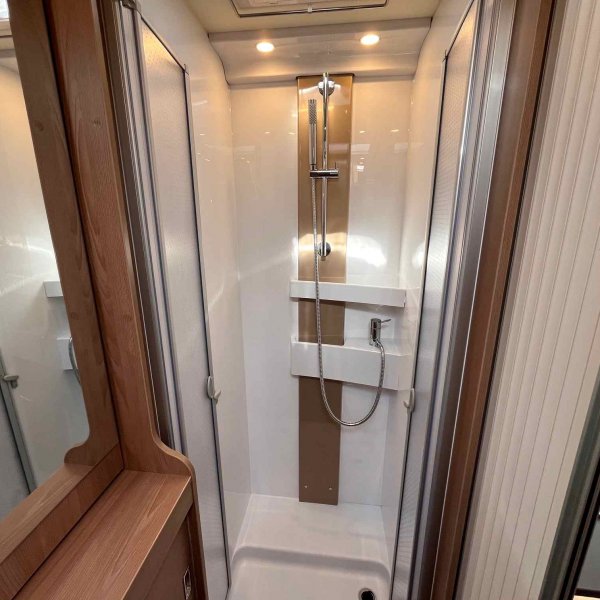 Champion Caravanes et Camping Car LYSEO 684 G Burstner